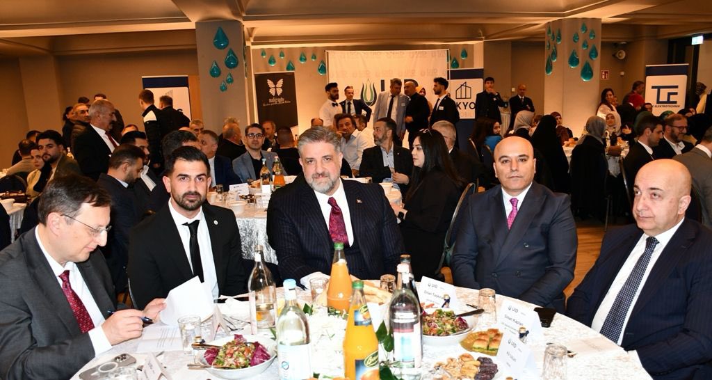 AEminOnenOfis's tweet image. 📍#Almanya

#DİTİB Şehitlik Camiinde #UID Berlin STK iftar programında Vatandaşlarımızla bir araya geldik..

@fturan1461
@RAinZuhalAksoy
@AKPartyBerlin
@U_I_D