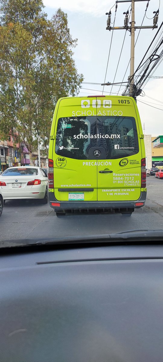 Mirkahan's tweet photo. @scholasticomx que miedo sus conductores! Traen niños! https://t.co/v1ikwd3j6X