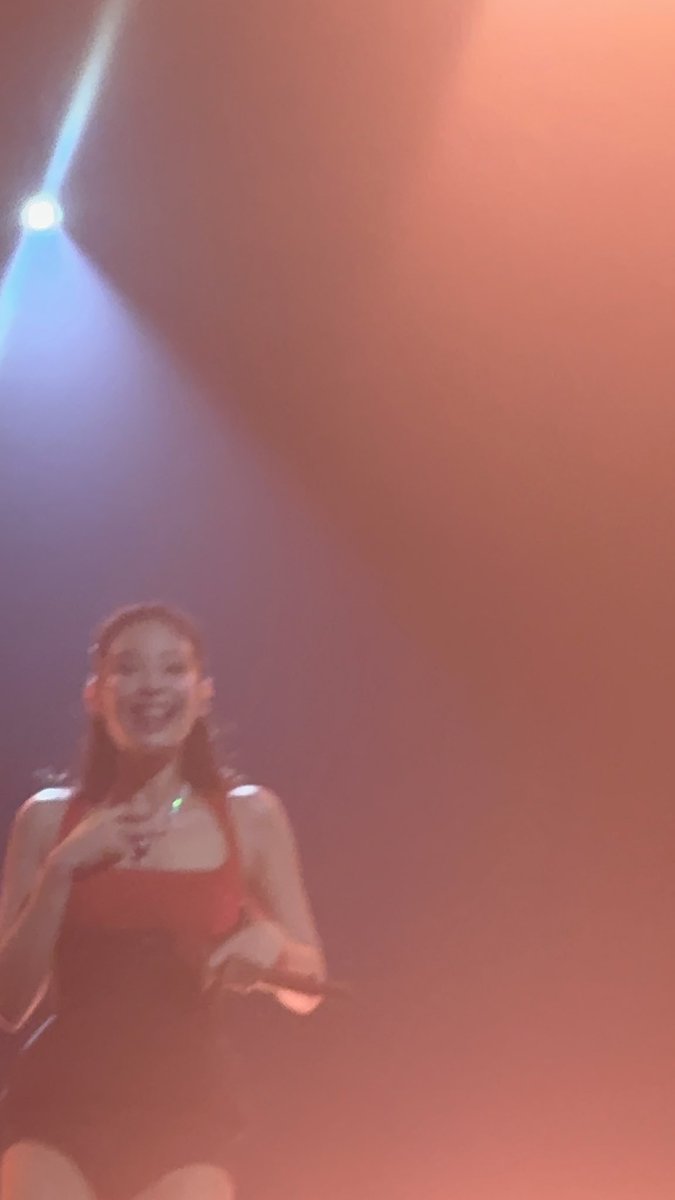 mel__bdr's tweet image. I can die in peace knowing that she was running to me  #JENNIE #RubyExperienceParis