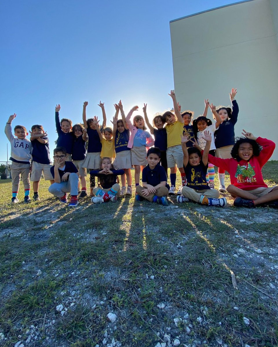 Spring smiles from our A4L Afterschool students at Dr. Carlos J. Finlay! ☀️🎨Happy Spring Break! 🌼
📅 No programs will run March 24–28, but our admin office stays open 🌷
#A4LMiami #SpringBreak #AllChildrenAllArtsAllAbilities