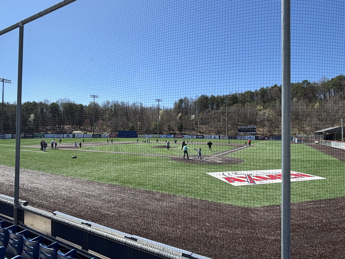 KingsportAxmen's tweet image. Today, the Axmen got to host a field trip! 

#Community #FieldTripFun #HealthyKingsport #TanasiTheMascot #AndrewJacksonElementary #MakingMemories #AxesUp 🪓