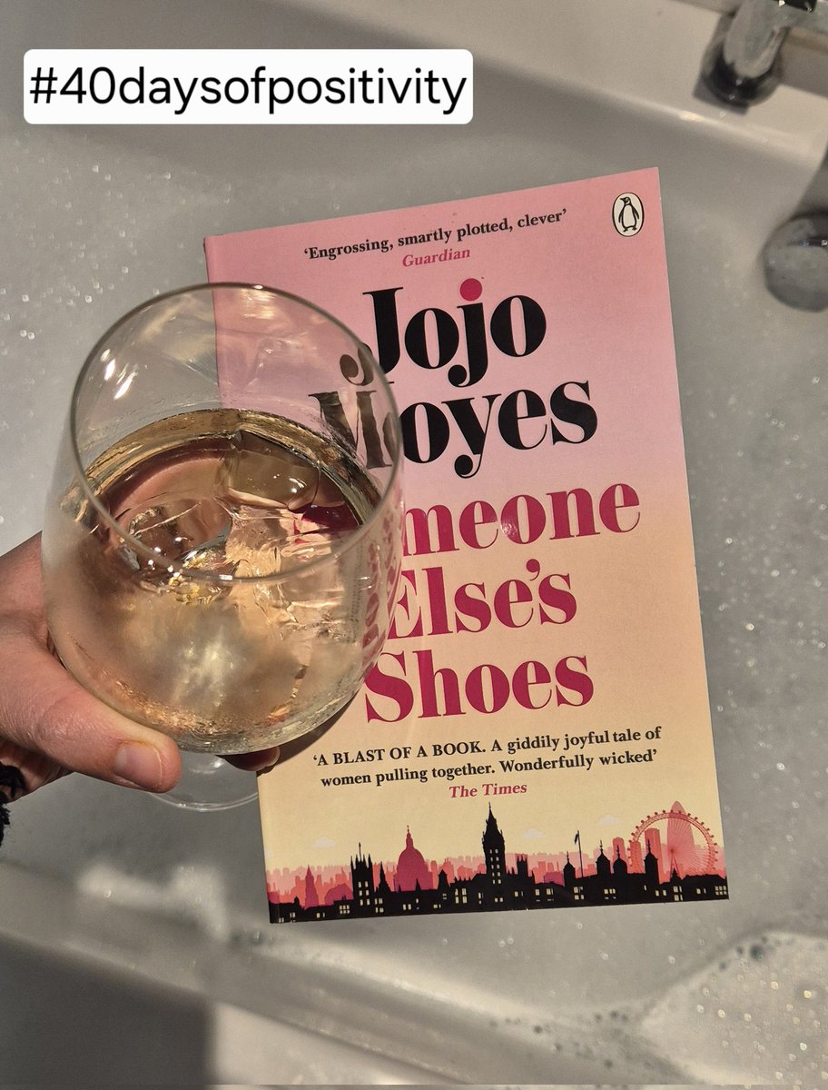 nourishworkplce's tweet photo. The ice in my wine sounded like cow bells as I walked upstairs for a bath. It really made me giggle.
#40daysofpositivity https://t.co/UG0I7wFh2D