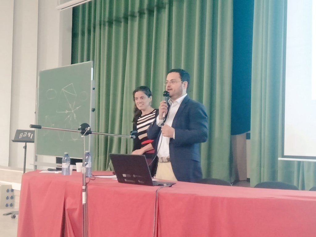 iesfrojas's tweet photo. Hemos tenido el placer de que la profesora e investigadora María Pe Pereira (primera mujer ganadora del premio José Luis Rubio de Francia, otorgado por la Real Sociedad Matemáticas Española @RealSocMatEsp) haya compartido dos jornadas con los alumnos del #IESFernandoDeRojas. https://t.co/K4RBtGopNV