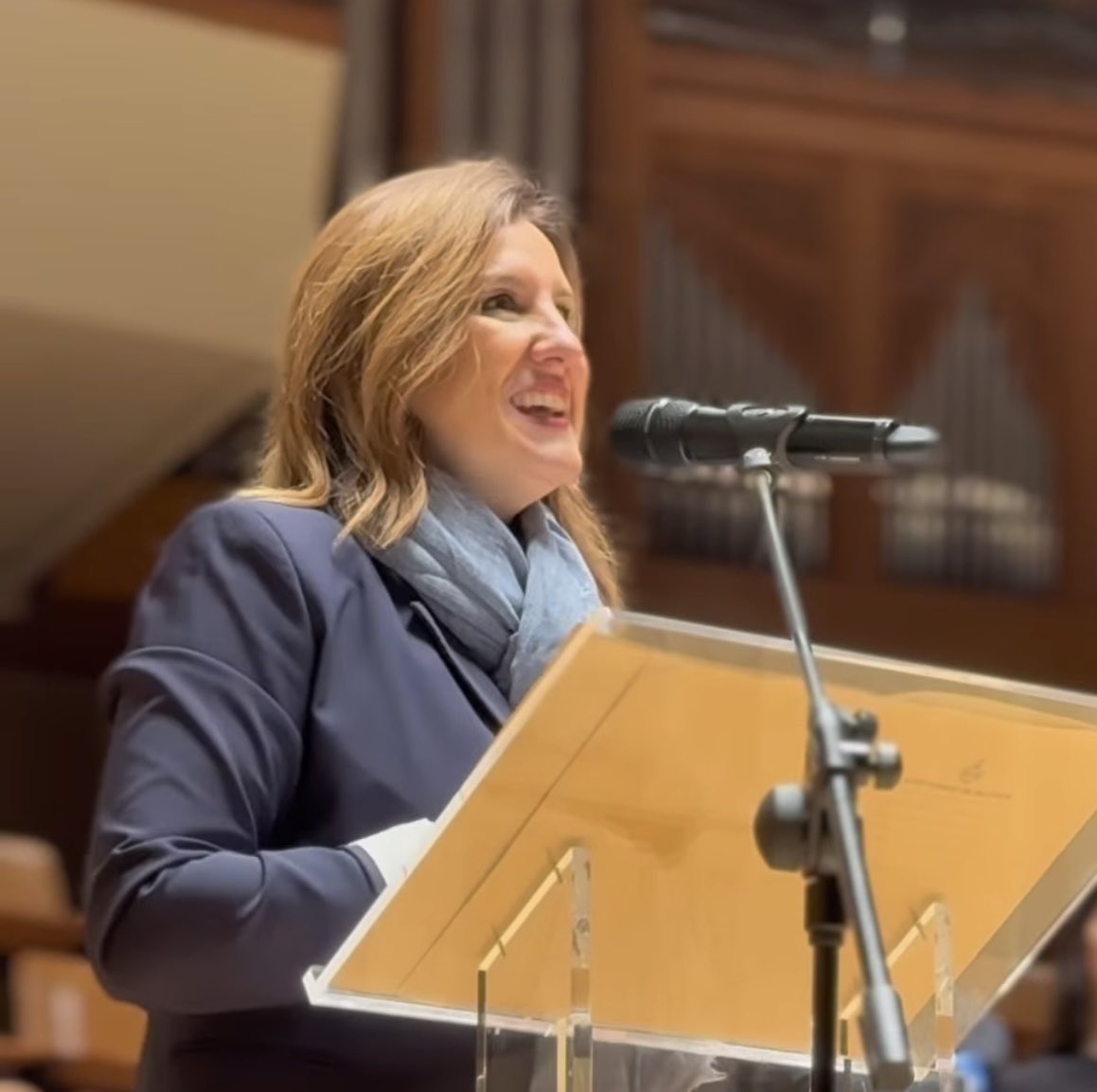 Hoy hemos vivido un día grande en el <a href="/palaumusicavlc/">Palau de la Música</a> el Encuentro de coros escolares vuelve a su casa al #palaudelamusica. Hoy ha sido un gran día, muchos de los coros de los colegios de nuestra ciudad hemos participado, entre ellos mi cole <a href="/c_e_marni/">Marni</a> . Y con dos super regalos….