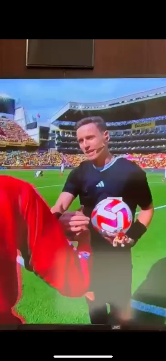 Que manera tan linda y noble de presentar el balón ! Los amo #pinguino y don Guerrero ❤️