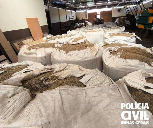jornalhojeemdia's tweet photo. Carga de café avaliada em R$ 2 milhões furtada em SP é recuperada no Sul de Minas

https://t.co/zm4Mwkyq1U

📷 Divulgação/PCMG

#minas #jacutinga #cargadecafé #furtada #caféfurtado #jornalhojeemdia https://t.co/bK3Ruz276T
