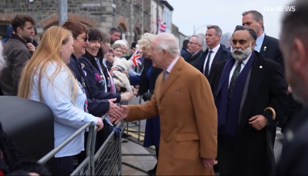 Ooooh look I just managed to get on <a href="/UTVNews/">UTV Live News</a> with my flag!! ☺️ #RoyalVisit