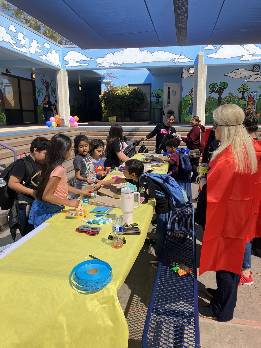 MariaPreci17531's tweet image. An amazing way to end the week and an excellent send off to Spring Break. Thank you Ms. Martha and all our volunteers for coming out to support our Book Fair event. @sbusd_news #sbusddreambuilders #pencepenguins @Supt_SBUSD