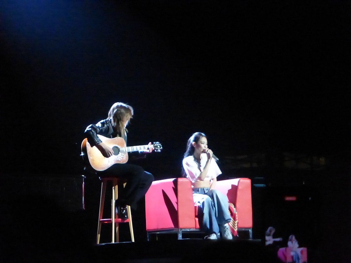 elsy__'s tweet image. JENNIE #RubyExperienceParis