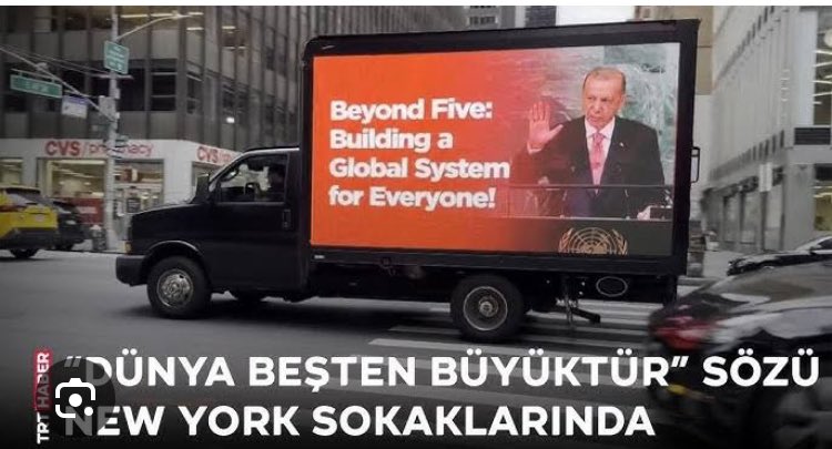 NazirKapusuz's tweet photo. 121 sayfalık sorgu metnini okudum. 4-5 gizli tanık “şunu duydum bunu duydum”
100 sayfa reklam panolarının adedi kaç taraflı olduğu aslında kaça ihale edilebileceği!!!
İmamoğlu da “arkadaş belediye o kadar denetimden geçiyor şimdi mi önüme konuyor bunlar” diyor özetle
Sorgulayanlar polis memuru. Ne dosyaya hakimler ne yazılanlara Masak raporlarındaki bilgiyi bile yanlışlıkla tersini soruyor. 
İmamoğlu babamızın oğlu değil ama lütfen bu ülkenin kamusal kaynakları aşırı titizlikle korunuyor da İmamoğlu yam yam gibi iddianame ile çıkmayın karşımıza. 
Reklam panolarındaki 10 yıllık tahmini kaybı yazmışlar. 
Matematikten anlarım Cengiz’e verilen köprü parasının onda biri bile değil Cengiz’e verilen sadece 1 köprü değil onlarca otoyol. 
Sadece Cengiz de değil onlarca Cengiz’i var bu iktidarın. 
Sadece Topbaş’ın damadına geçirilen arsaların değeri bu reklam panolarının hepsini alır. 
Gökçek’in dinazor parası bu reklam panolarının 20-30 katı
Yani öyle duyduk böyle duydukla seçimle geleni dedikoduyla götürmeye çalışıyorlar. 

İster misiniz bizdeki bilgileri? Hapisten çıkamazsınız.