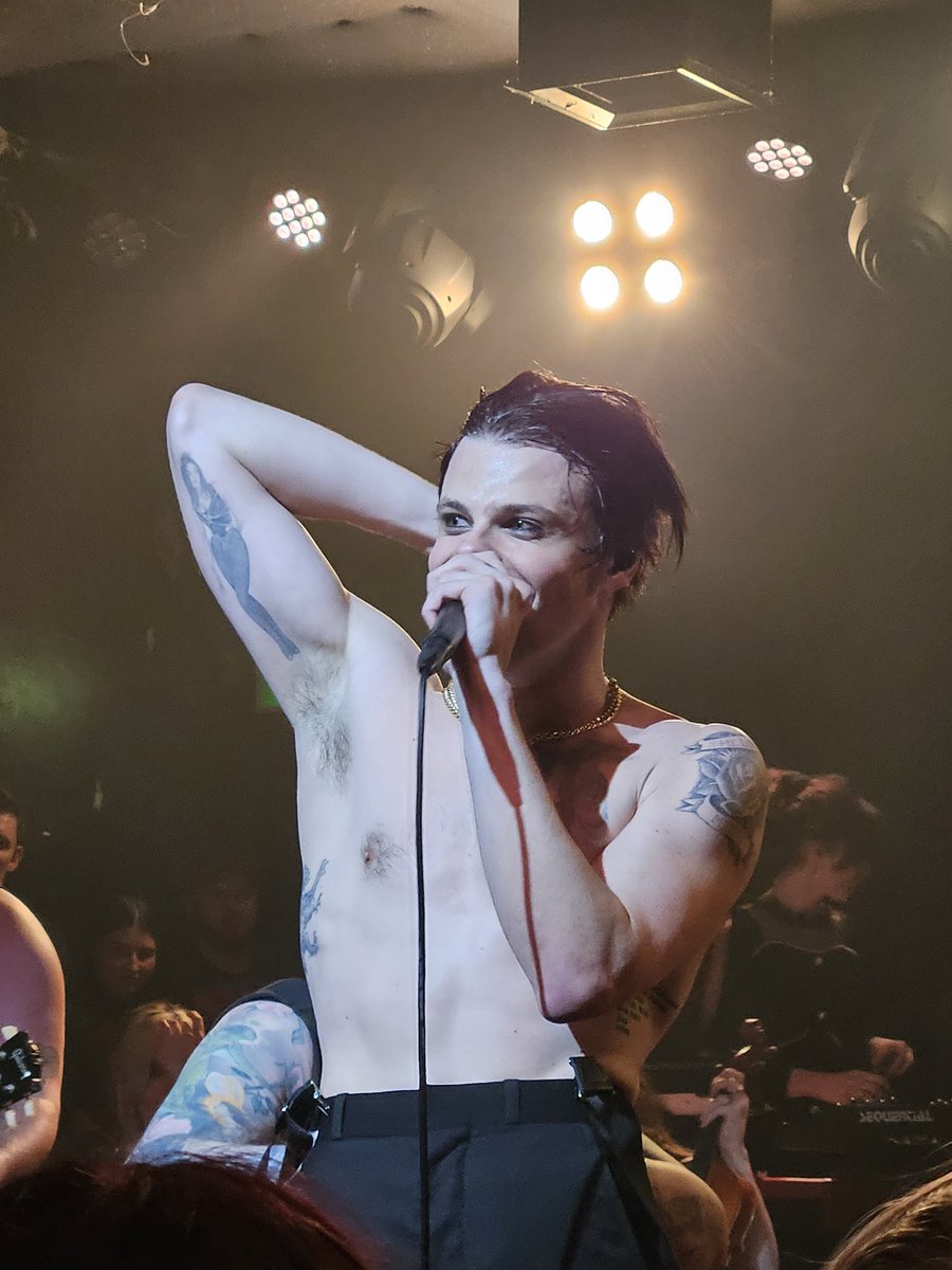 idkem1's tweet photo. Your welcome @yungblud @YungbludArmy https://t.co/uE2US9aTQJ