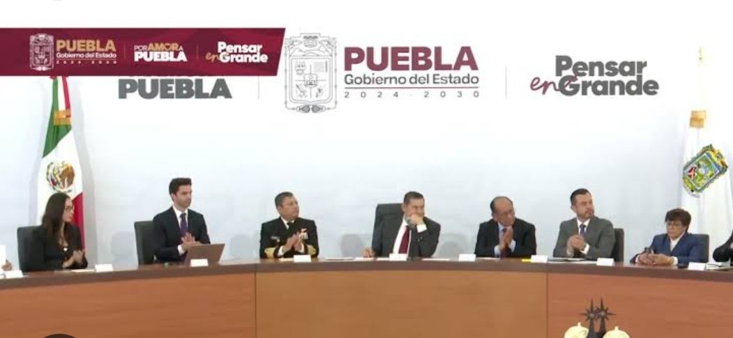 Nos cuentan que el café de las "amorosas mañaneras" tienen un "costo" mismo que deben pagar las dependencias que son invitadas y luego hasta les andan cobrando, no duden que dentro de poco se les descuente el desayuno de su "sobre" a muchos periodistas que a ellas asisten!! 🤣🤣