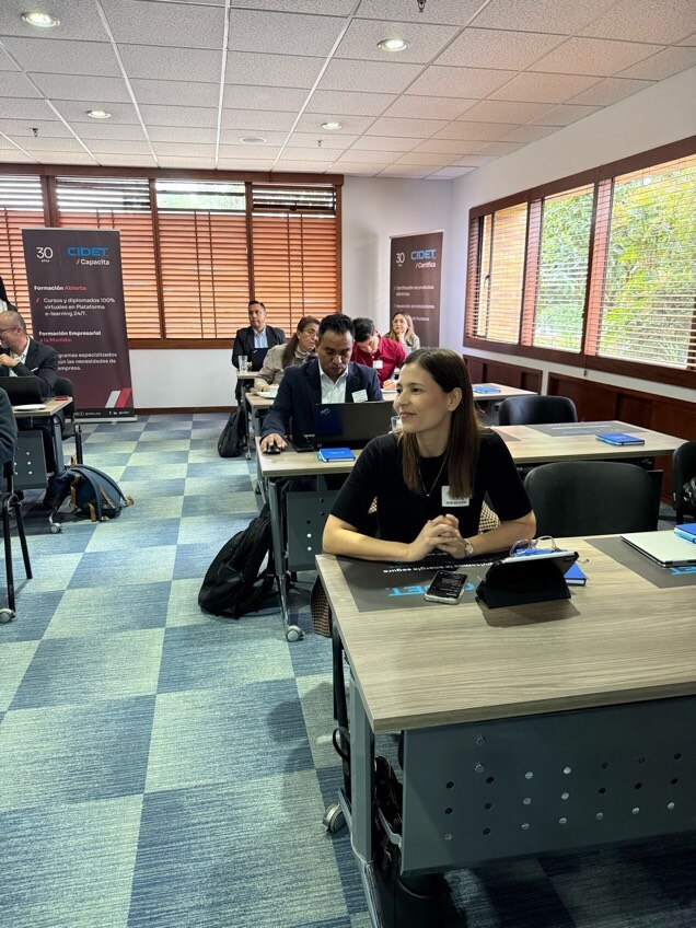 ¡Así se vivió nuestra 31° Asamblea General de Asociados 2025, en compañía de nuestros #AsociadosCIDET! Un espacio para fortalecer lazos y avanzar juntos hacia los mismos objetivos, en pro del desarrollo del sector eléctrico colombiano. 🤝⚡