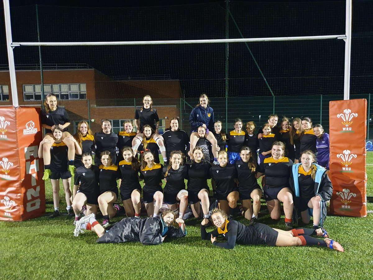 GIRLS EPP👌🏉💥

Another great opportunity for these girls to showcase their skills, so big thanks to the Ceredigion girls for travelling down tonight, safe journey home.

Been a pleasure to lead this squad for the last couple of months, along with the dream team of coaches 👏💪