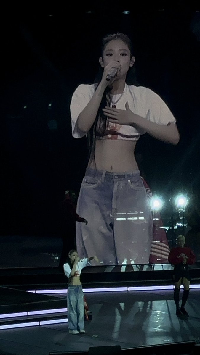 foreverpinks_'s tweet image. I LOVE HER SO MUCH ❤️

#JENNIE #JENNIEinParis #rubyexperience