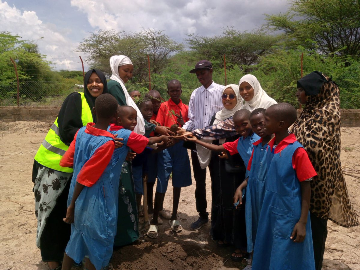 _Ewafula's tweet photo. @globalaction36  in collaboration with Roots of Hope marked International Forest Day at Ngare Mara,Isiolo county by planting trees
In attendance was the area chief
Forests play a key role in agriculture by acting in  soil enrichment,climate regulation &amp; biodiversity conservation https://t.co/KB8XomSxaG