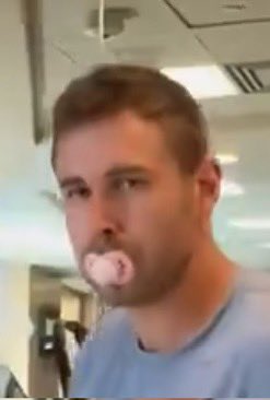 ChompyTheGoat_'s tweet image. 