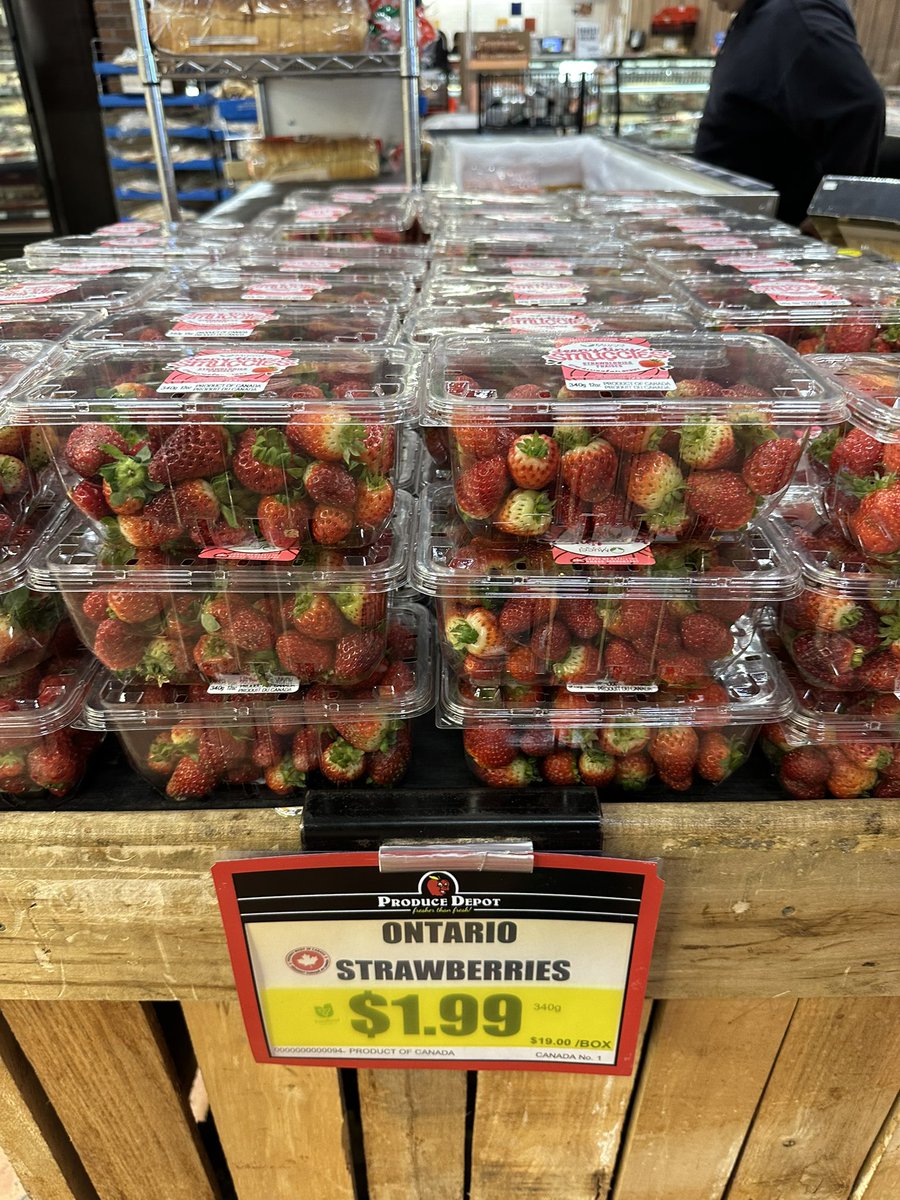 $1.99 Ontario Strawberries at Produce Depot!

It’s Florida’s first strawberry season of the year which is why we’re seeing an influx of cheap American berries, Buy Canadian action is holding that pricing lower.

We proudly picked up a few of these tasty 🇨🇦 🍓’s!