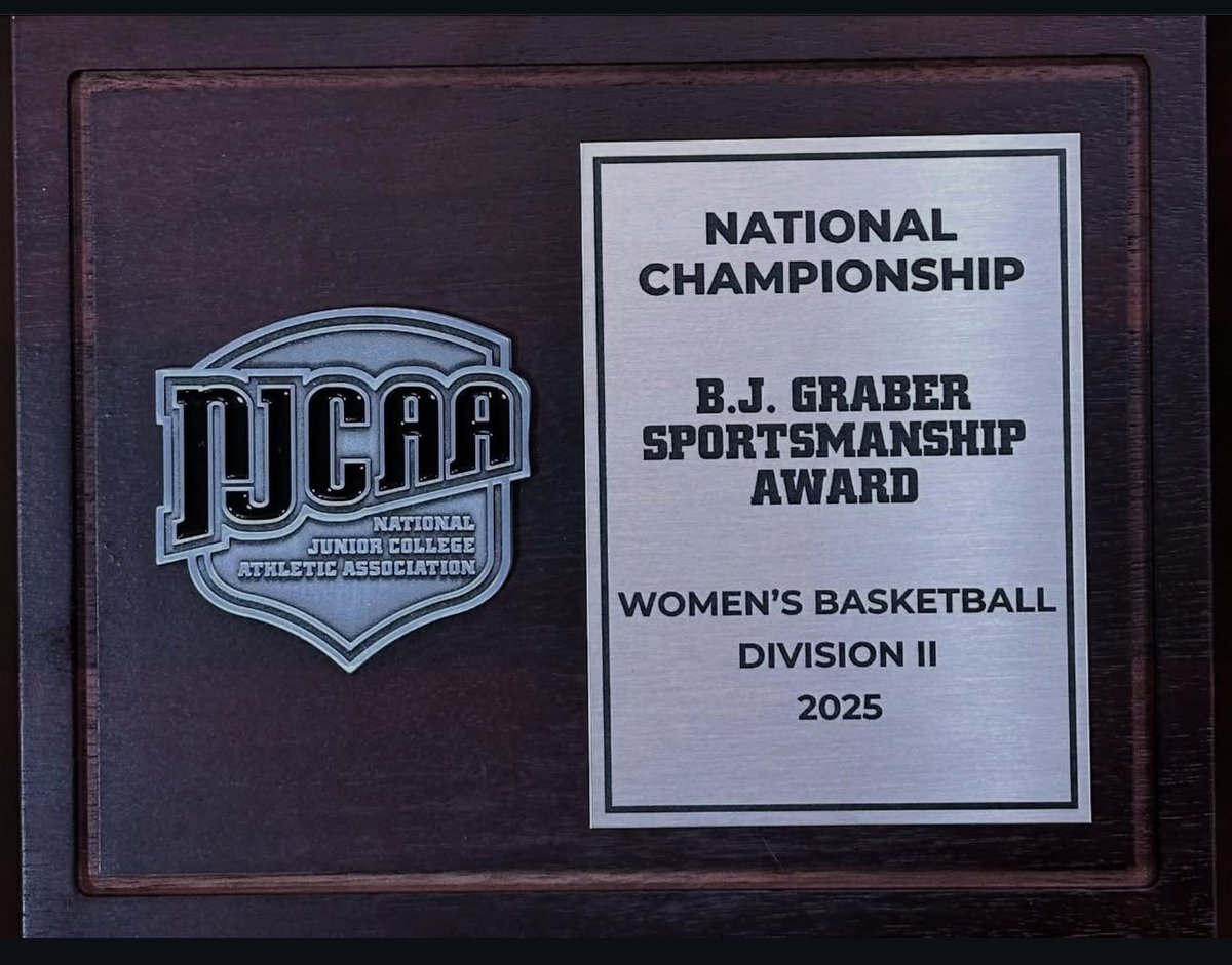 Mesa Lady T-Birds received the National Championship BJ Graber Sportsmanship Award today🔥