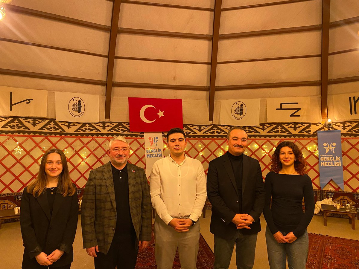 Bugün iftarda ve sahur öncesi öğrencilerimizle beraberdik. Bu kez öğrenci kulüplerimizle Çorumlu Obası’nda buluştuk.😉

Kulüplerimiz artık proje tabanlı çalışmalarıyla öne çıkıyor. ÜNİDES proje sayımız 35 oldu.🙂Projeleriyle örnek olan öğrenci kulüplerimize teşekkür ediyorum.