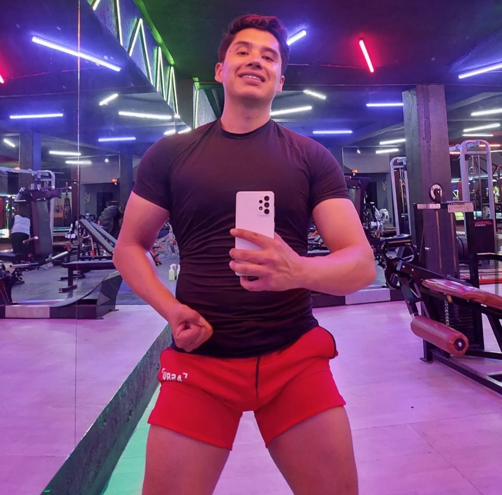 Feliz cumpleaños a Zacman, uno de los grandes líderes del equipo RSK! 🎉 Tu visión, dedicación y energía inspiran a todos los que te rodean. ¡Que tengas un día increíble y un año lleno de éxitos! 🎂🔥 #FelizCumpleaños #LíderRSK #TeamRSK"