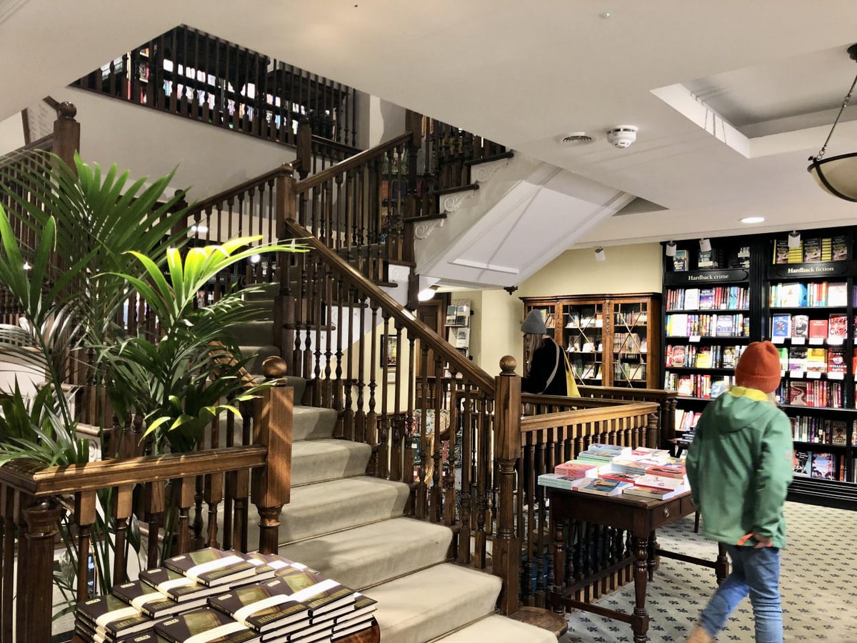 🇬🇧The oldest bookstore in the UK is only a few years younger than the US  #britishbookstore #britisholdestbookstore #britisharchitecture #london #londonlife #hatchards
