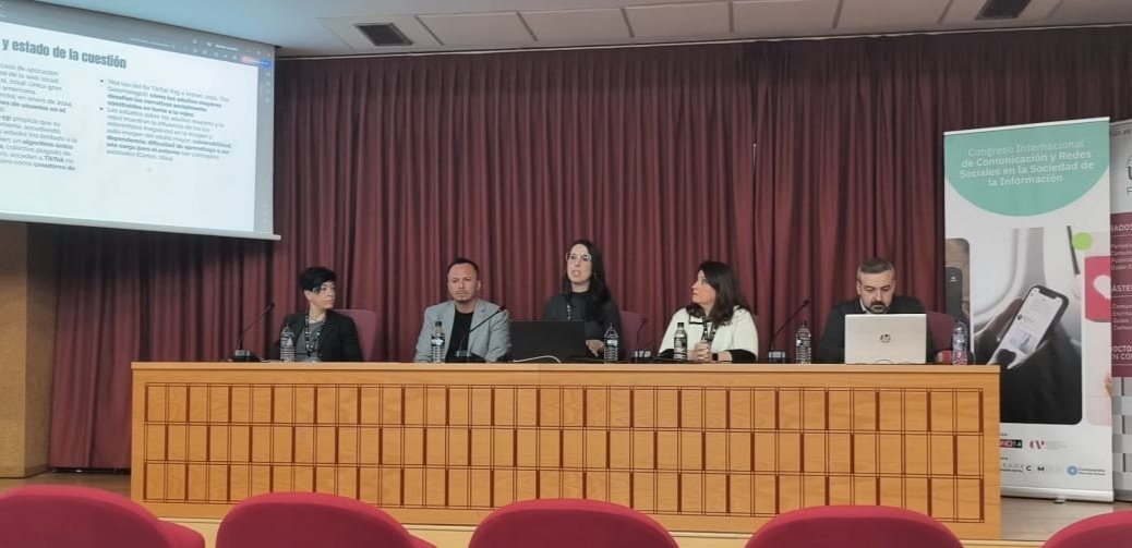 Hoy, en #COMRED, hablando de #grandfluencers en #Tiktok.