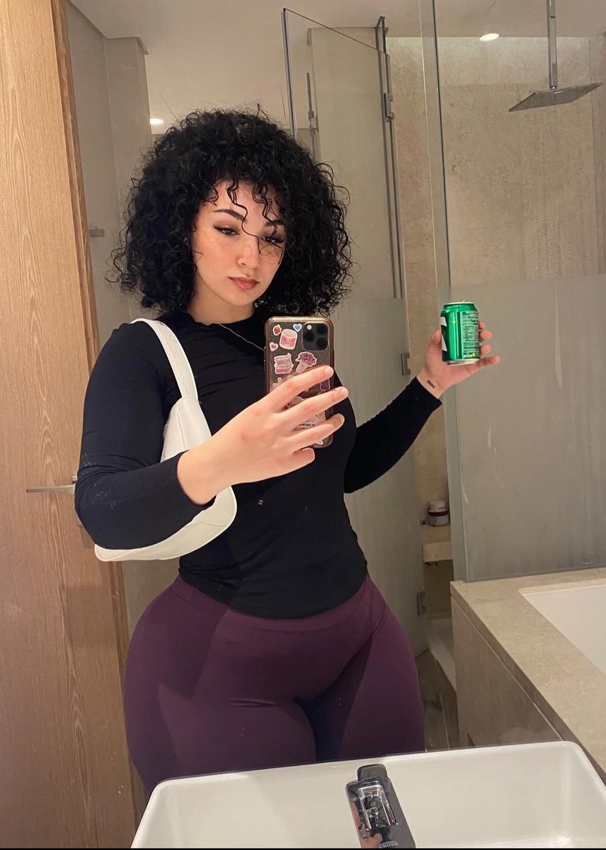 yourthicccdream's tweet image. Mya Jones

                   21, “fitness” instructor/creator.   
                   5’0. natural body.