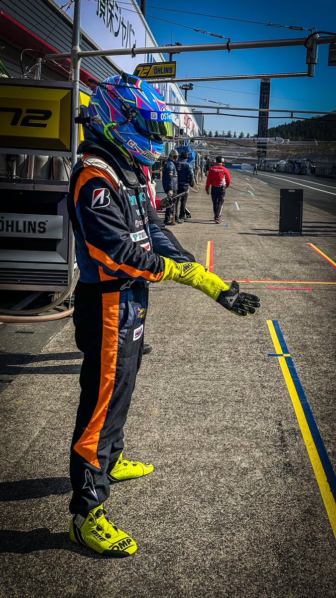 MINATY_RACING's tweet photo. おはようございます☀
いよいよ開幕戦です！
まずはこれから予選頑張ってきます！
応援よろしくお願い致します🙇

#S耐,#ジーモーション,#60号車,#アウトソーシングテクノロジー,#GIA,#キョーラク,#全薬工業,#千葉トヨタ,#TEIN, #GR86 https://t.co/OHCwQLufu6