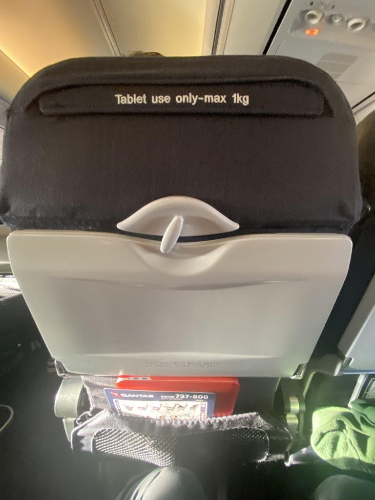 Full flight delayed for 25 mins due to problem with the entertainment system 🤷🏻‍♀️