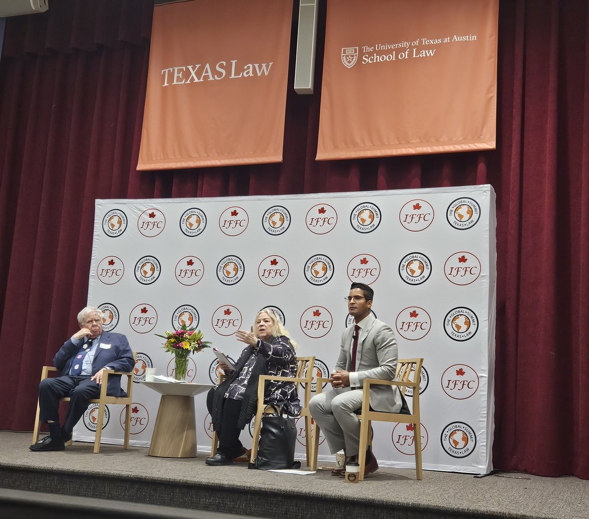 Catarina Santos Botelho (@csantosbotelho) on Twitter photo "Losing Faith in Constitutions?", by Kim Lane Scheppele (Sanford Levinson Inaugural Class). "Every era has a scholar who translates what is happening in the world" (<a href="/RichardAlbert/">Richard Albert</a>). "Losing Faith in Constitutions?", by Kim Lane Scheppele (Sanford Levinson Inaugural Class). "Every era has a scholar who translates what is happening in the world" (<a href="/RichardAlbert/">Richard Albert</a>).