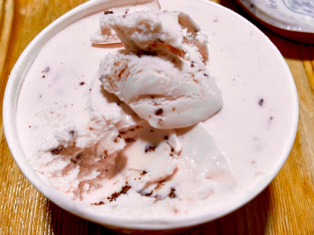 昨日食べたアイス
ちゃんといちご風味でおすすめです🍓
ピコラはミルク風味がうまうま
大変美味でした‼️
ご馳走様でした😋byうな丼 