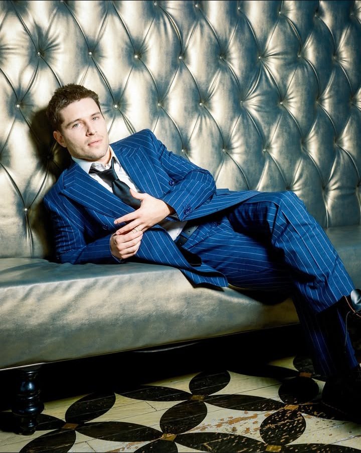 Lyia23's tweet image. Ronen looks so good in this blue suit! 😍👌🏻 His feature on @tmrw mag is officially out! 
#911LoneStar #Tarlos