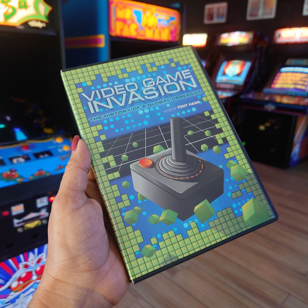 Vídeo Game Invasion: The History of a Global Obsession apareció por primera vez en GSN el 21 de marzo de 2004, narrado por Tony Hawk.