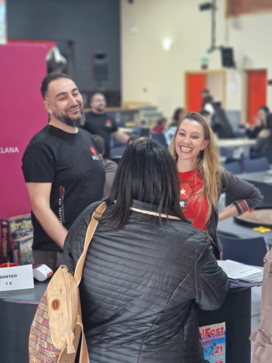 CadizRex's tweet photo. ¡¡Primer día del MecatolFest completado!!  

Ha sido un éxito, con una gran afluencia de visitantes.  
¡Nos vemos mañana sábado para el día 2! https://t.co/4Jn2BOlQpT