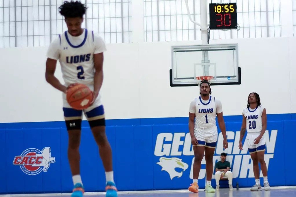Georgian Court (D2) guard Cameron Edmonds has entered the transfer portal, he's told me.

Edmonds averaged 23.8 points, 5.8 rebounds, 2.7 assists &amp; 2.0 steals.

First Team All CACC
Second Team All Region
Top 10 In Scoring 
Top 5 in FT Makes