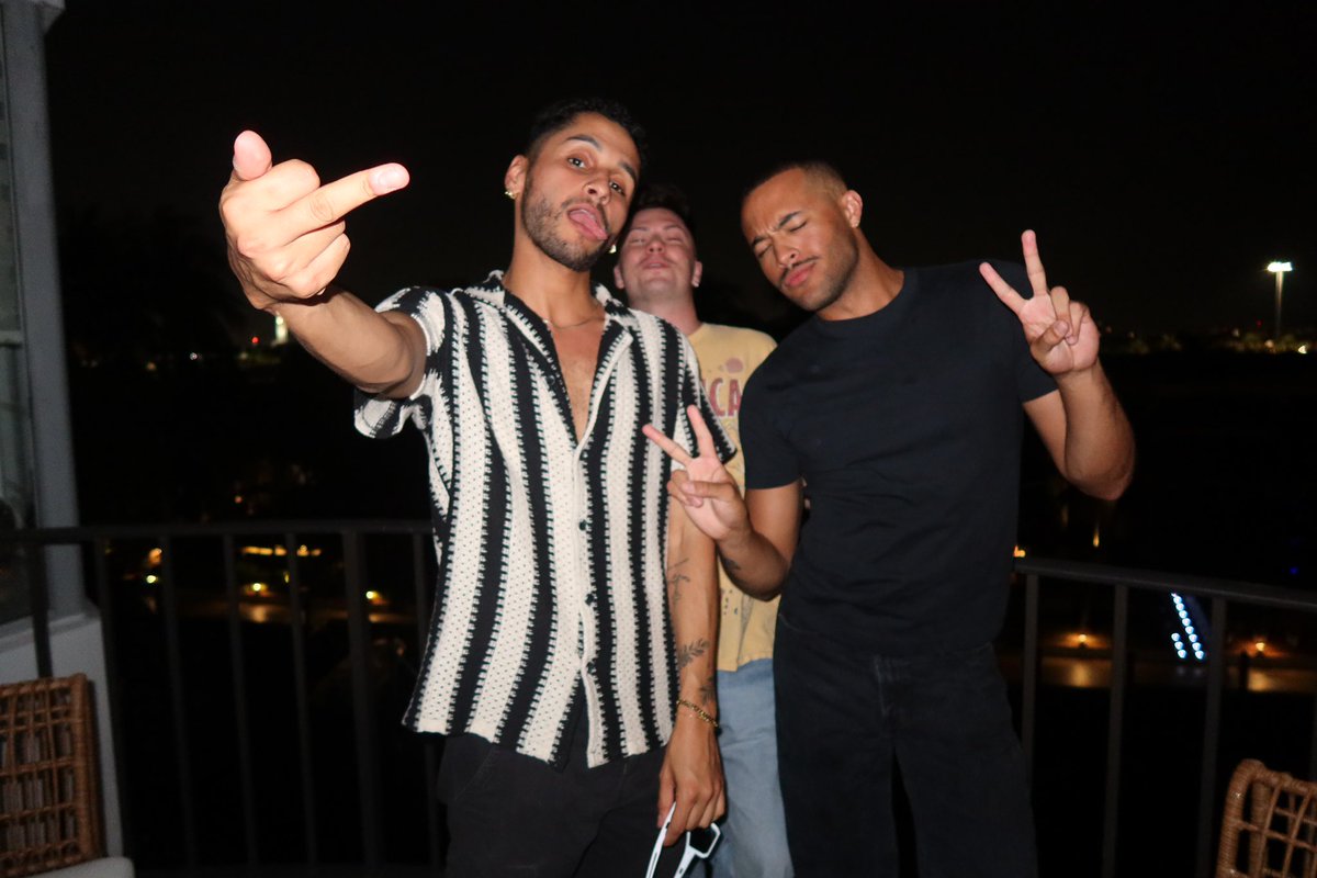 HolderJalen's tweet image. ✌️ is all I know