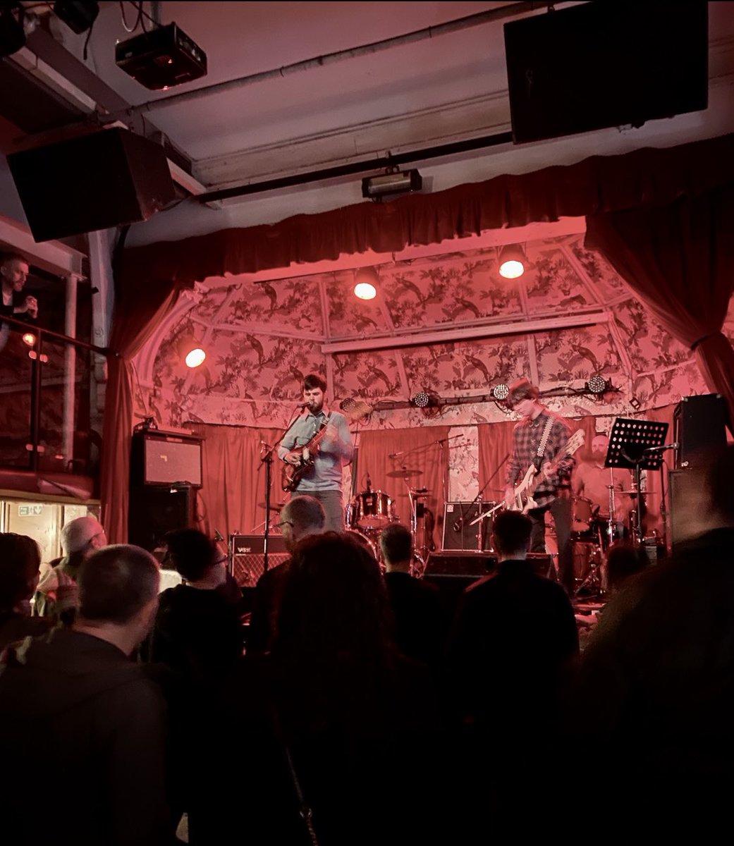 BerylBattersby's tweet image. Blistering support by @dejavegaband tonight @DeafInstitute for the mean moody and magnificent @fallcontinuum makes you wonder why everyone doesn’t have 3 drummers @simonWolstencr1 @Stephenhanley6 @hanleyPa @MartinBramah @fallcontinuum