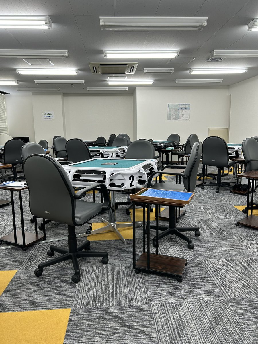 sapporo_comet's tweet image. こんにちは😃
本日も元気に営業してます。
セット麻雀(貸卓)空いてます。
対局コースは今日は定員に達しました。
土日の麻雀はコメットで!
#麻雀 #札幌市中央区 #セット麻雀 #貸卓 #健康麻雀 #アモスレックス3 #麻雀教室 #雀荘