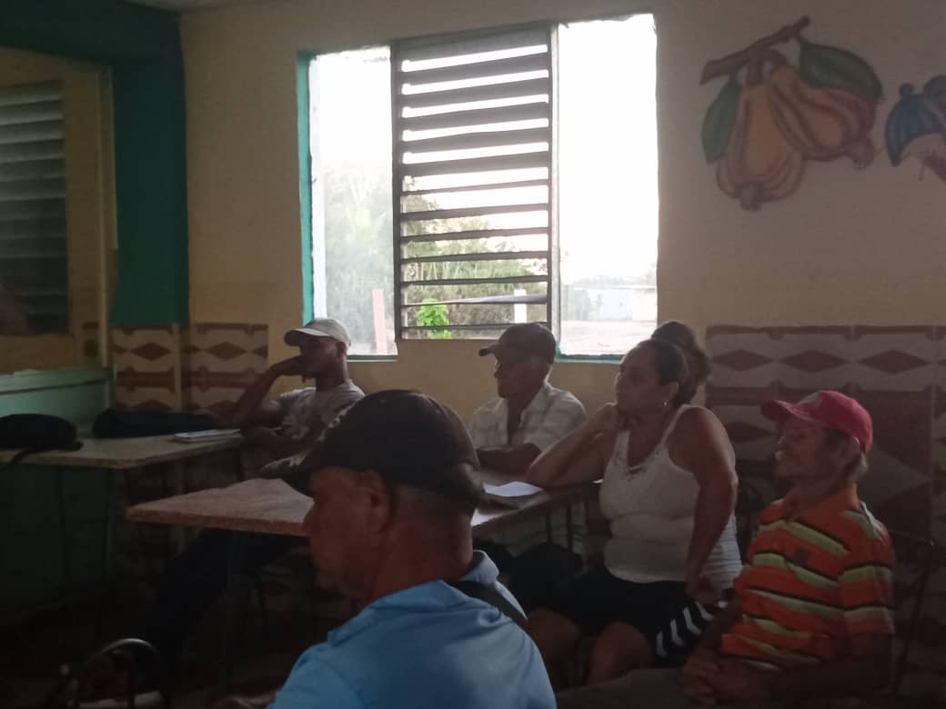 Se realiza intercambio con los factores comunitarios del poblado de Aterrizaje en #PalmaSoriano, para evaluar las problemáticas comunitarias. #campalmasoriano,#ampppalmasoriano