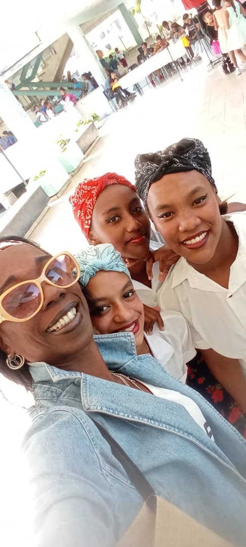 Un grupo de estudiantes representando a nuestra Institución Educativa Liberación de Palma en el Festival Zonal, que el mismo dió paso al Festival Municipal... 👏👏👏
Felicidades a todos los que participaron 🇨🇺👏🇨🇺👏👏👏
<a href="/YTSCUBA79/">Yamilé Torres Sardiña</a> <a href="/CeciliaGPea2/">Cecilia Gé Peña</a> <a href="/IvisOdio/">Ivis Santana Odio🇨🇺</a>