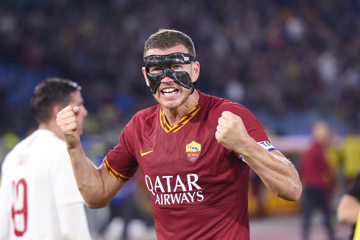 Romanya - Bosna Hersek maçında Edin Dzeko’nun burnu kırıldı.  
Kaptana gecmis olsun diler, Maskeli bir sekilde donmesini temenni ederim.