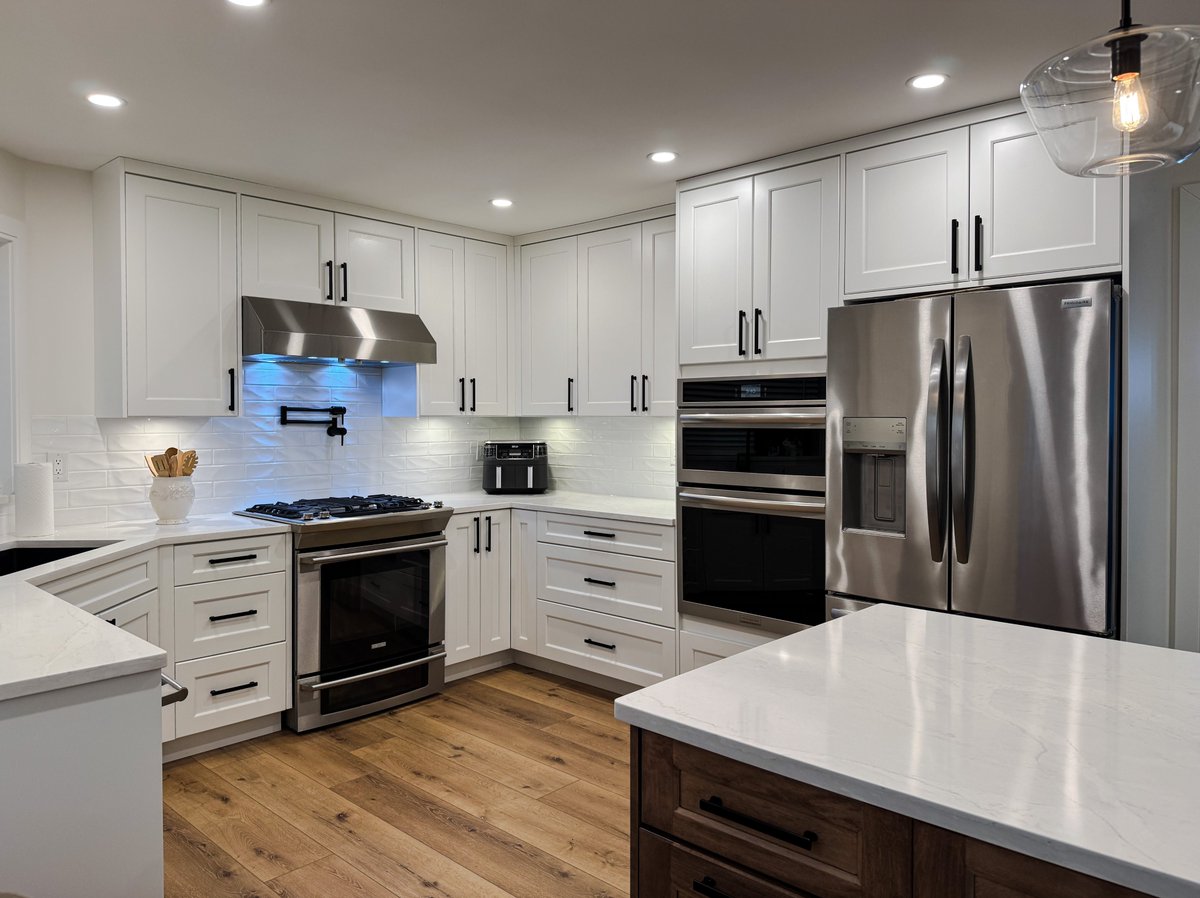1KitchenExpress's tweet image. Custom kitchen look without custom price? ✅
Kitchen Express in Langley &amp;amp; Surrey combines RTA cabinets with design expertise to deliver stunning results affordably.
📞 604-534-0958
🌐 kitchenexpress.ca