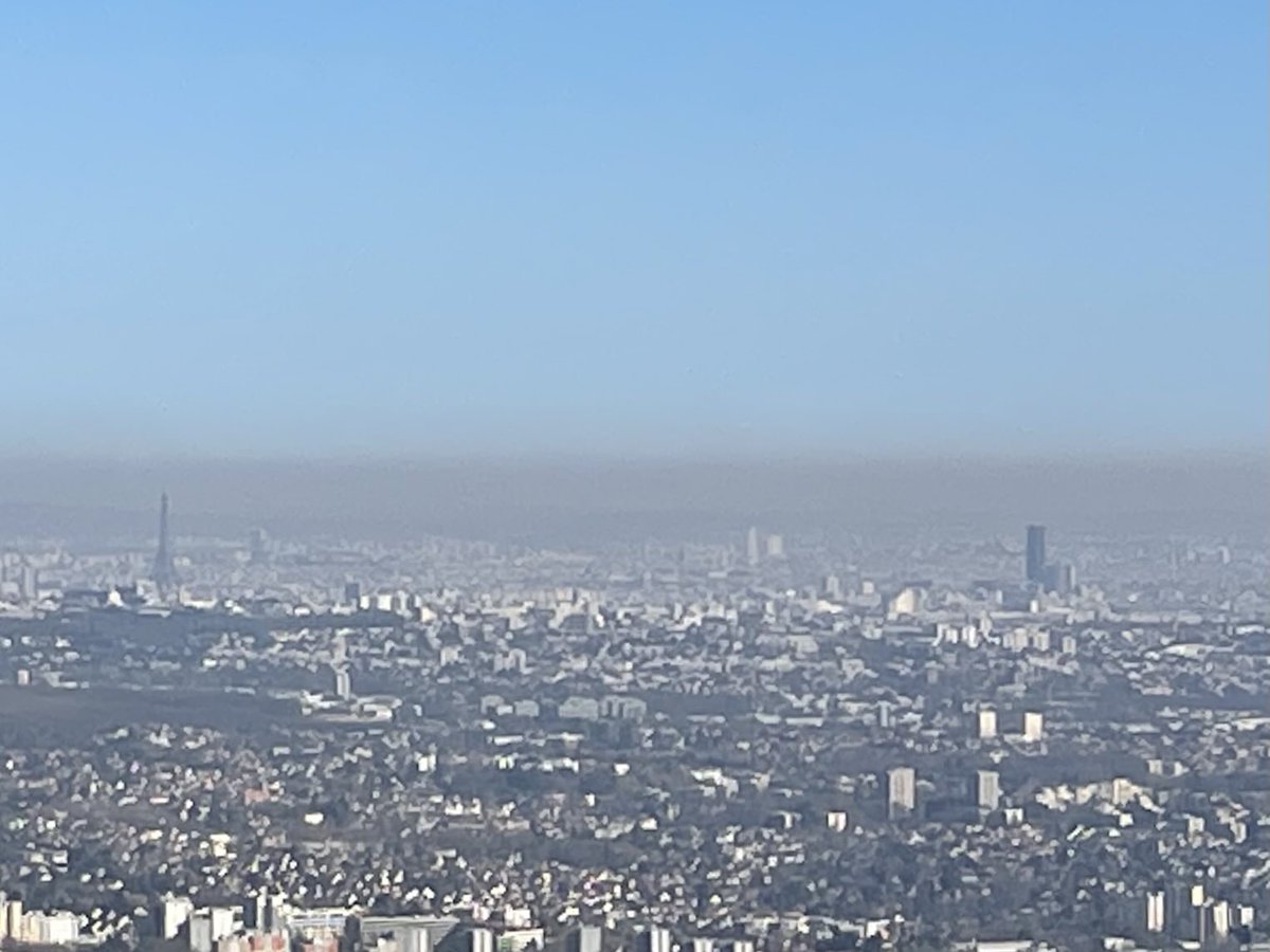 Finalement, quand on voit les résultats incontestables sur la pollution du déploiement de centaines de km de pistes cyclables dans Paris, on est ravi de se faire agresser tous les jours par des cyclistes qui ne respectent pas le code de la route! #saccageparis