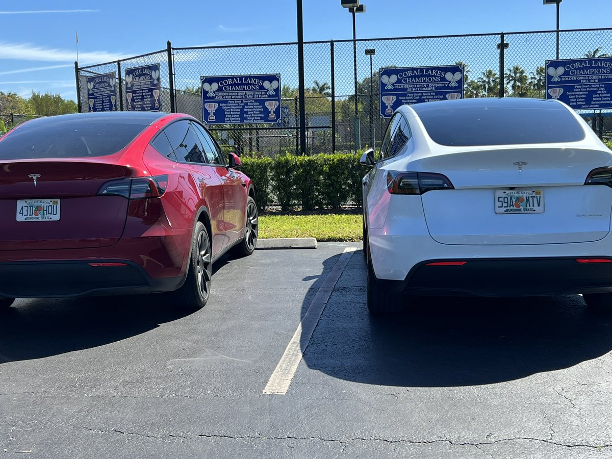 MorissonTo54181's tweet photo. @realDonaldTrump 017: Punch people in red hats! 
2025: Torch a Tesla! If only there was a word for people who justify violence against those who disagree with them.But not in Florida! To avoid being called a Nazi by the left, all Musk had to do was chant about erasing Israel and death to the Jews https://t.co/fsAWNbYIqo