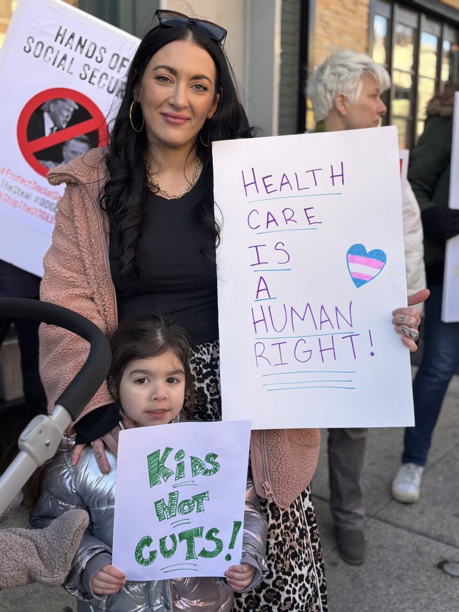 JonGreen73's tweet image. Great energy at rally to protect Medicaid and SNAP outside @RepNicole Malliotakis’s office in Bay Ridge. #Where’sNicole?!?