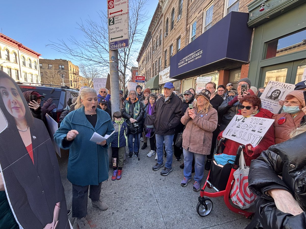 JonGreen73's tweet image. Great energy at rally to protect Medicaid and SNAP outside @RepNicole Malliotakis’s office in Bay Ridge. #Where’sNicole?!?