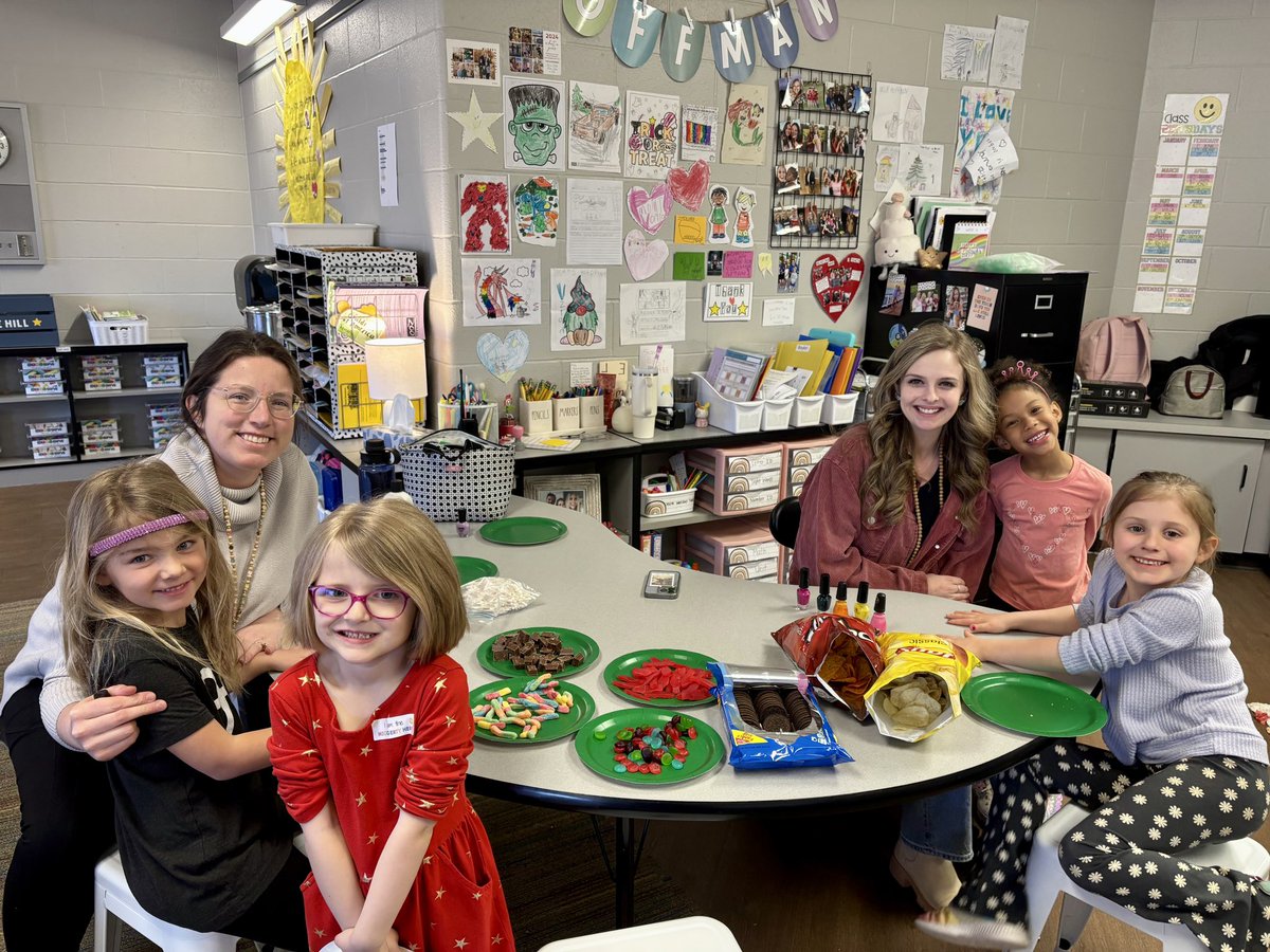 Manicures &amp; Munchies 💅🏻 #slatehill #itsworthit #kinderstars <a href="/MRichardson_KDG/">Melissa Richardson</a>