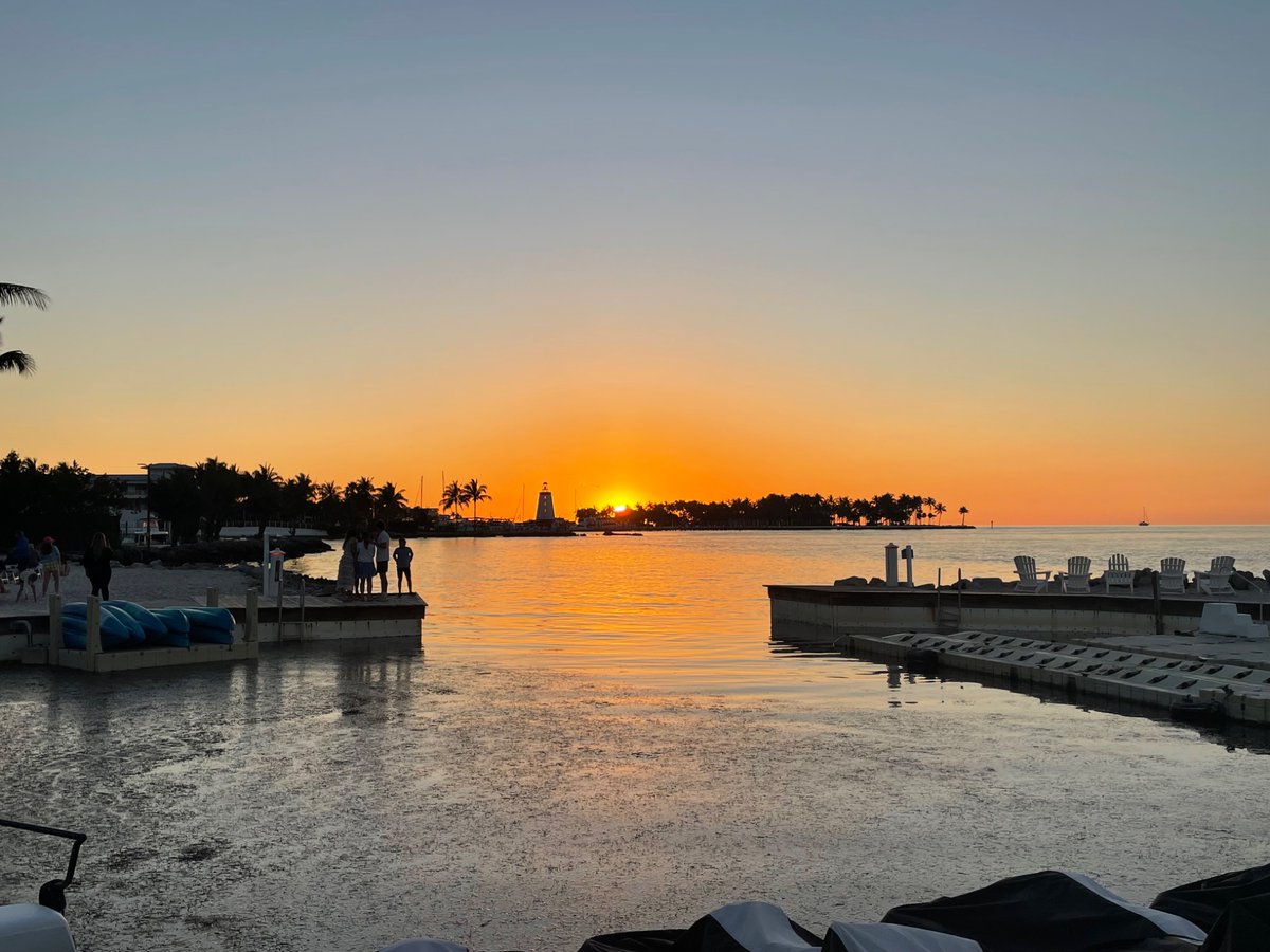Jbrduck71's tweet photo. Sunsets are the best…. #marathonkey. @spann https://t.co/VAiEGyZSZI