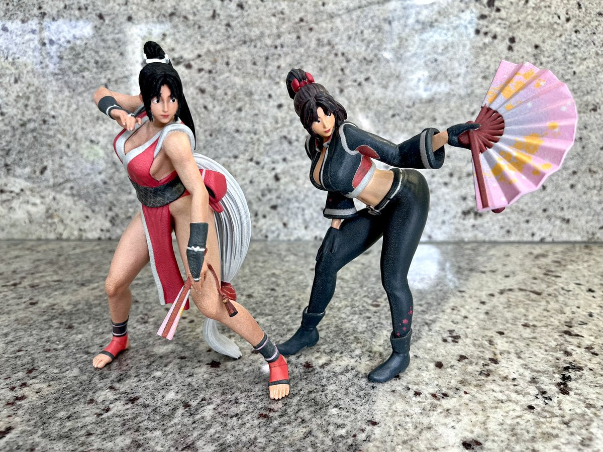 After hundreds of hours, here’s my Mai fanart 🪭💕 (collab with タフ クッキー, assists by kyle)

Witch costume/pose do you like better? 🥰

#SF6 #StreetFighter6 #MaiShiranui